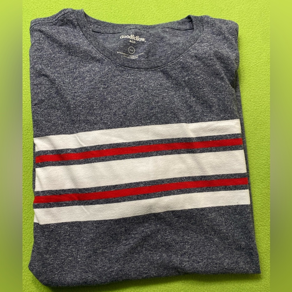 xxl t shirt with stripes *AS IS* bundle other items to save more ✨‼️💰
